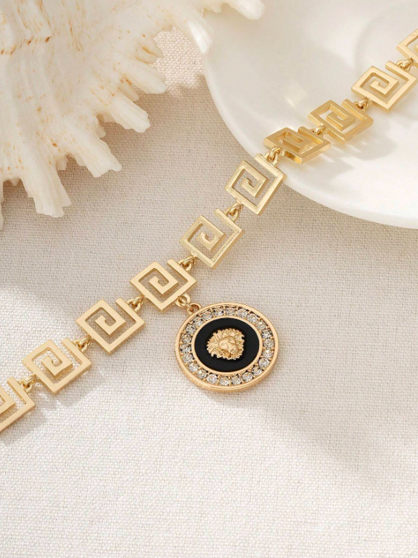 Bold Rhinestone Lion Head Pendant Necklace for Women – Gold Textured Statement Chain