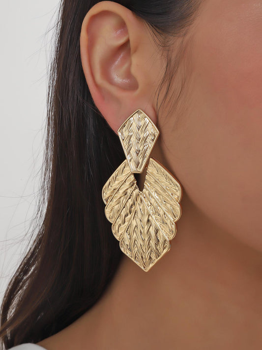 Vintage Wavy Leaf Clip-On Earrings – Oversized Metallic Party Statement Jewelry