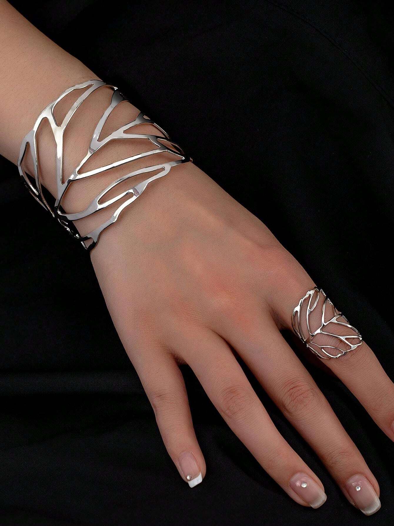 2pcs Hollow Out Leaf-Shaped Ring & Bracelet Set | European & American Creative Metal Jewelry Duo