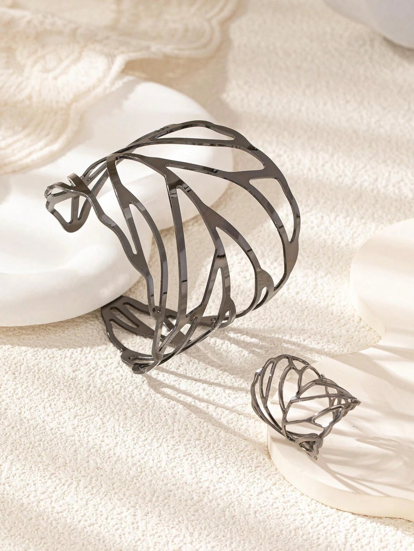 2pcs Hollow Out Leaf-Shaped Ring & Bracelet Set | European & American Creative Metal Jewelry Duo