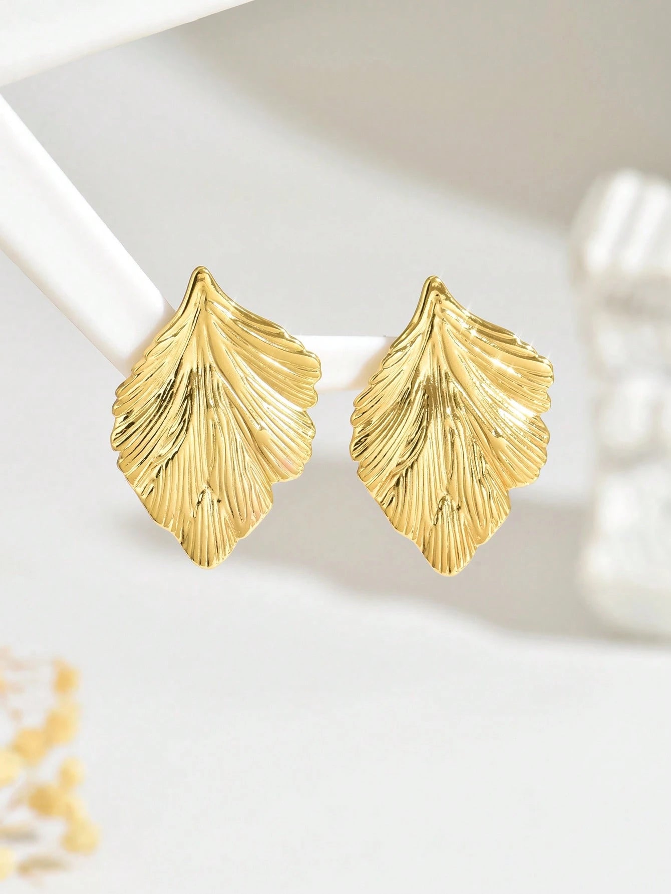 Nature-Inspired Leaf Stud Earrings – Minimalist Stainless Steel Daily & Party Jewelry