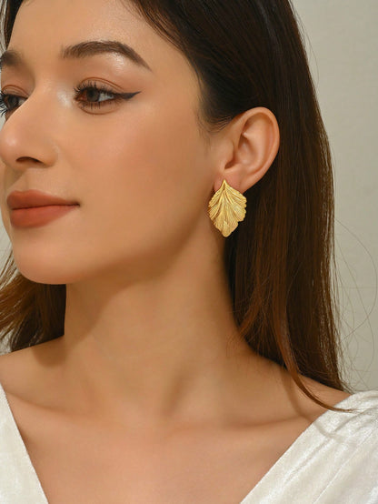 Nature-Inspired Leaf Stud Earrings – Minimalist Stainless Steel Daily & Party Jewelry