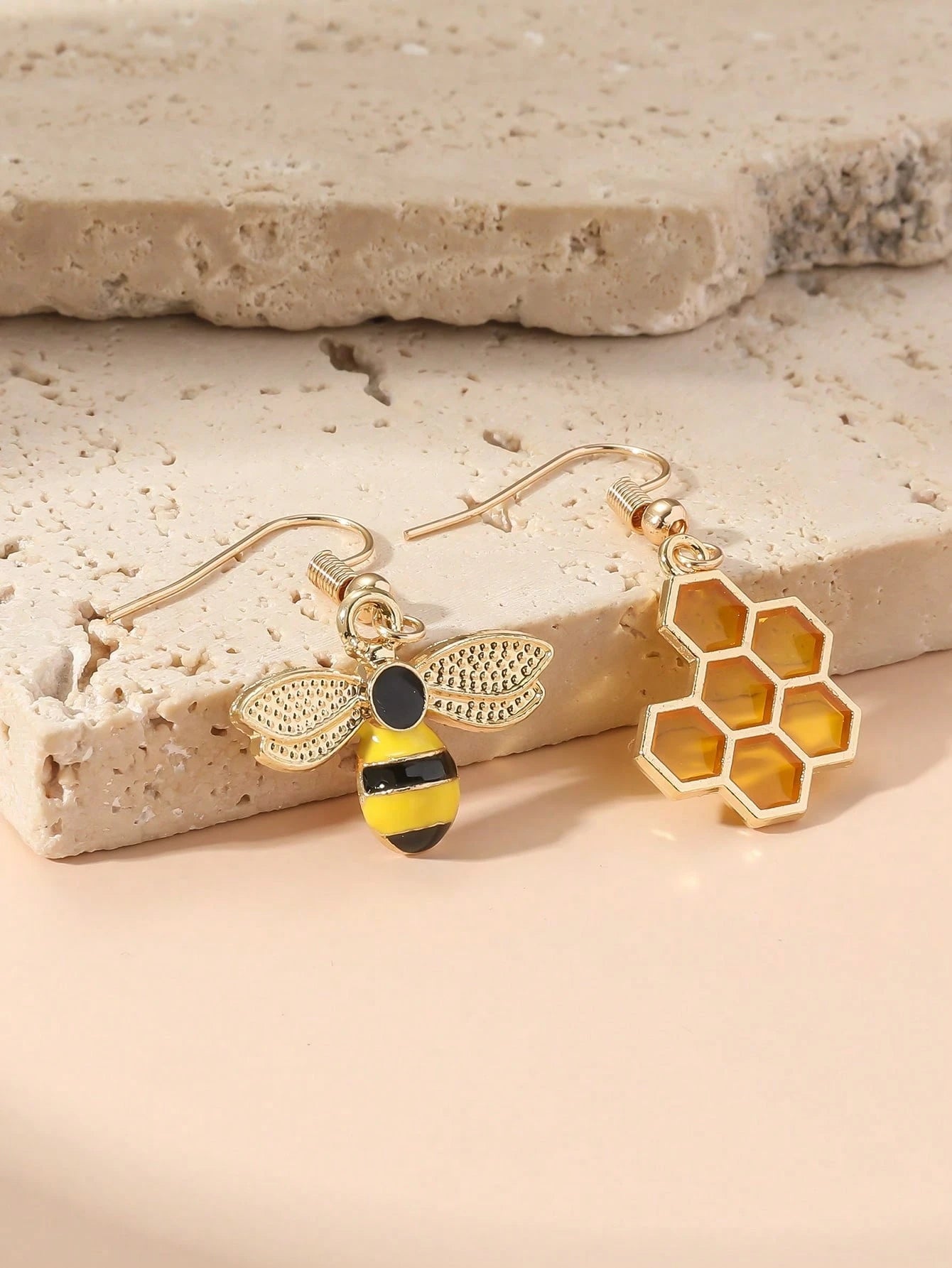 Cute Honey Hive & Bee Charm Earrings | 2pcs Bee Drop Earrings for Daily & Holiday Wear