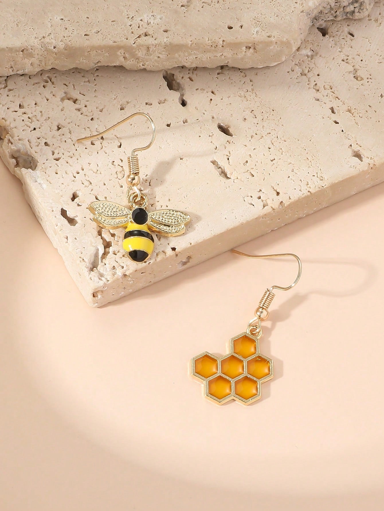 Cute Honey Hive & Bee Charm Earrings | 2pcs Bee Drop Earrings for Daily & Holiday Wear