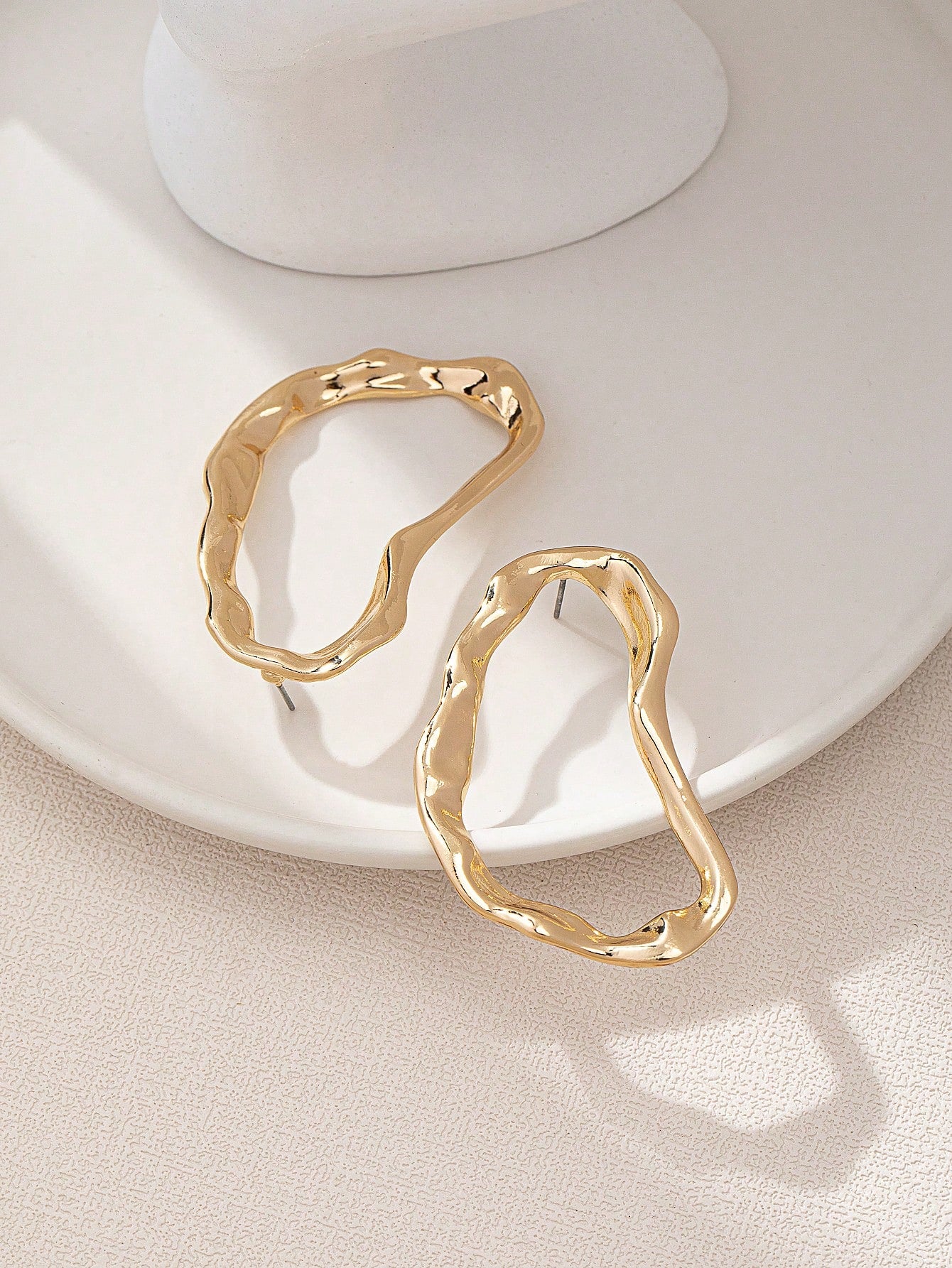 Asymmetrical Hollow Geometric Stud Earrings – Minimalist Gold Metal Statement Earrings for Chic Glam Look