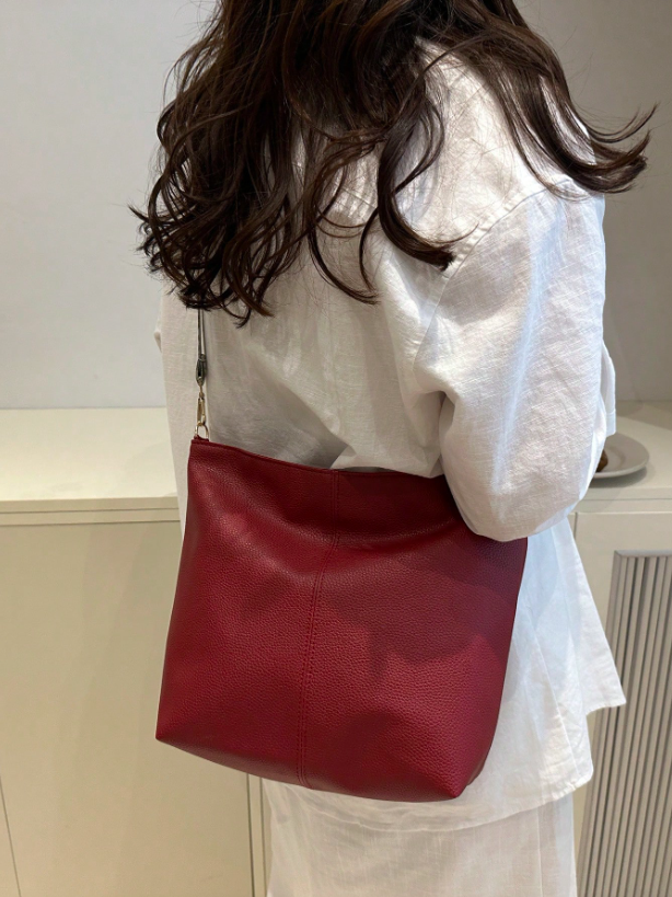 Summer Shoulder Tote Bucket Bag – Large Capacity PU Leather Handbag with Adjustable Strap & Chic Chain Detail