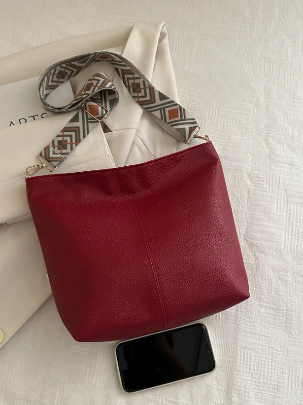 Summer Shoulder Tote Bucket Bag – Large Capacity PU Leather Handbag with Adjustable Strap & Chic Chain Detail
