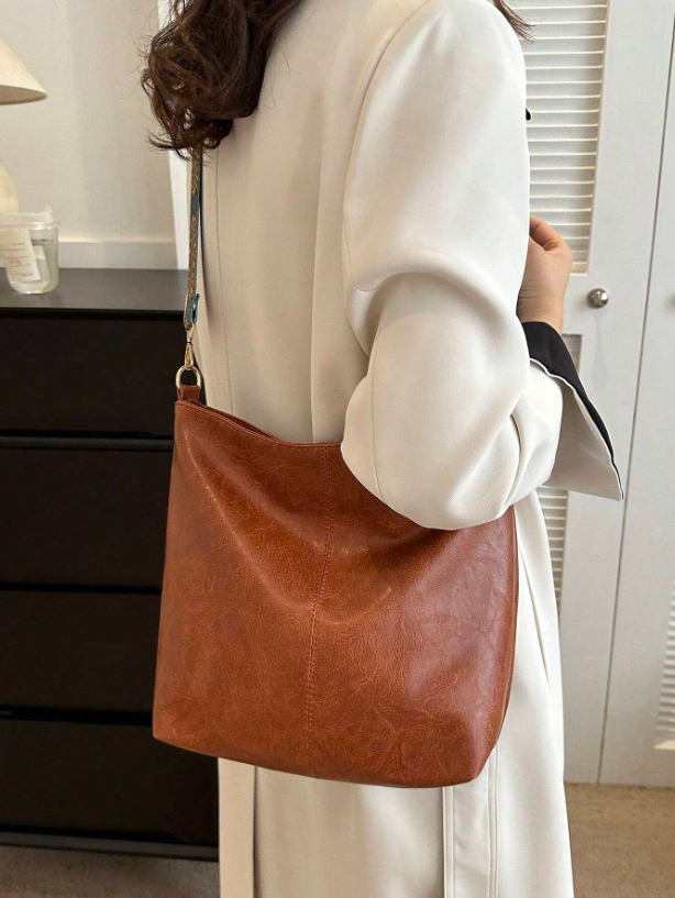 Summer Shoulder Tote Bucket Bag – Large Capacity PU Leather Handbag with Adjustable Strap & Chic Chain Detail