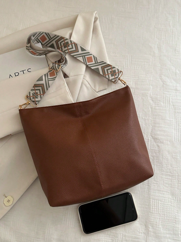 Summer Shoulder Tote Bucket Bag – Large Capacity PU Leather Handbag with Adjustable Strap & Chic Chain Detail