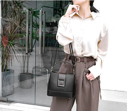 Women's Crocodile Pattern Bucket Bag – Large Shoulder & Messenger Bag with Zip Closure