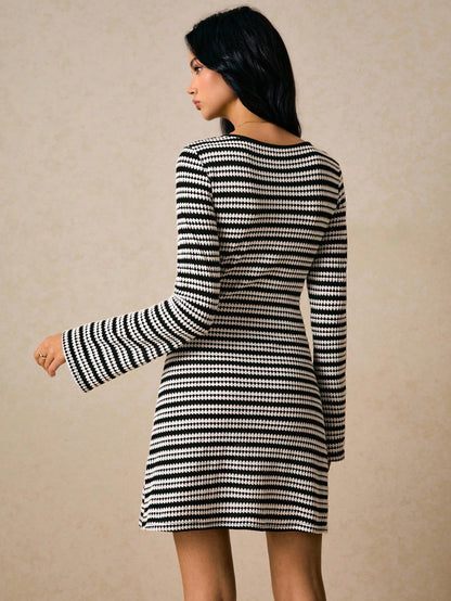 Black_and_white_Striped_Knitted_Mini_Dress_Long_Sleeve_Round_Neck1