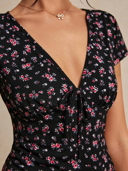 Sweet V-Neck Floral Print A-Line Mini Dress | Half Sleeve Slim-Fit Summer Y2K Floral Dress