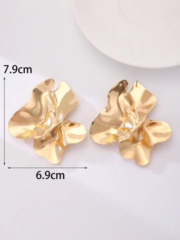 Gold earrings with measurements on a white background