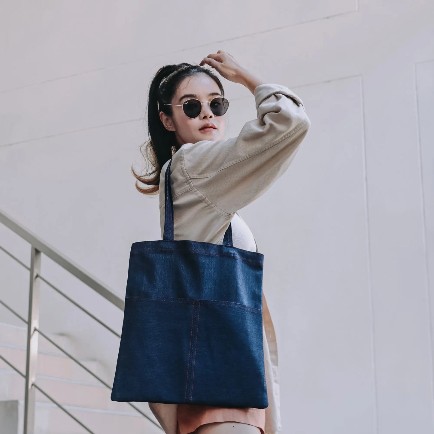Reversible Denim Shoulder Tote Bag – Large Capacity Fashionable Two-Way Jeans Bag with Pocket