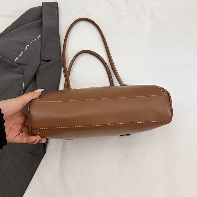 Vintage Shoulder Bag – Retro Half-Moon Tote with Long Handle & Zipper Closure