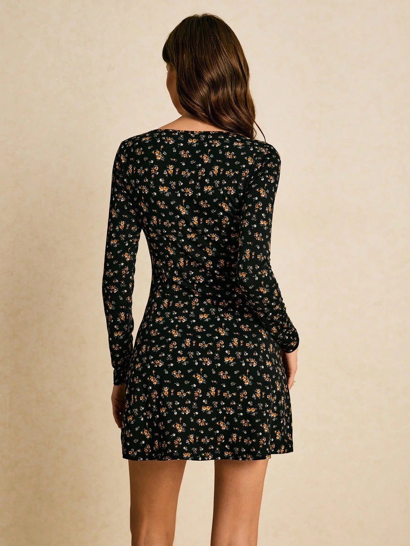 Black Floral V-Neck Mini Dress with Long Sleeves | Daisy Print A-Line Casual Elegant Dress