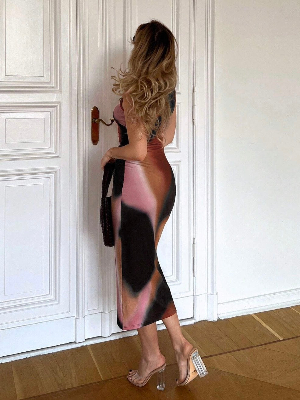 Tie-Dye Bodycon Long Dress for Women – Sleeveless Slim Fit with Round Neck, Slit & Backless Detail