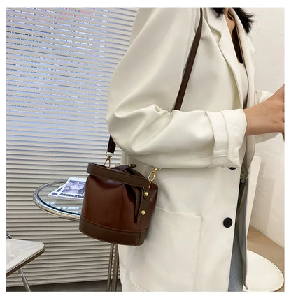 Shoulder & Crossbody Bag –  Casual Handbag in Khaki, Black & Brown