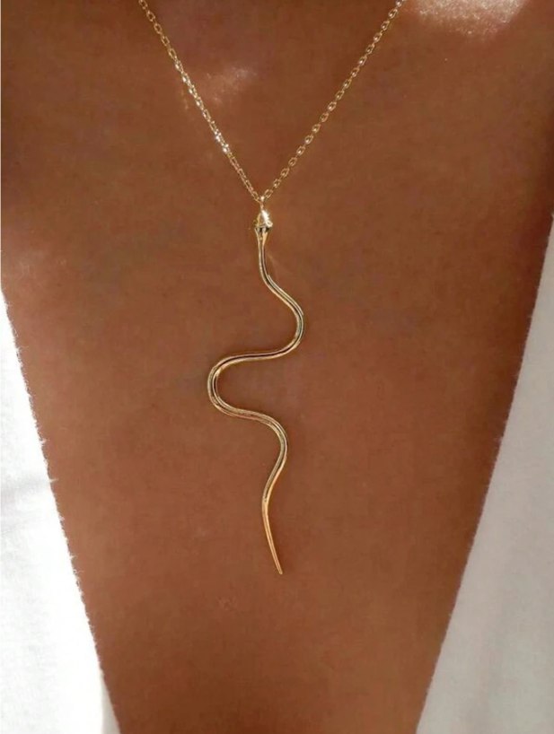 Minimal Snake Pendant Necklace for Women – Trendy Gold Chain Choker for Spring & Summer Looks