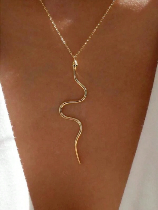 Minimal Snake Pendant Necklace for Women – Trendy Gold Chain Choker for Spring & Summer Looks