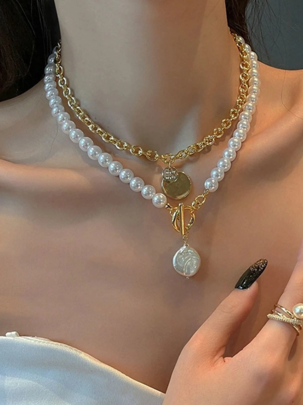 2pcs Faux Pearl & Charm Necklace Set