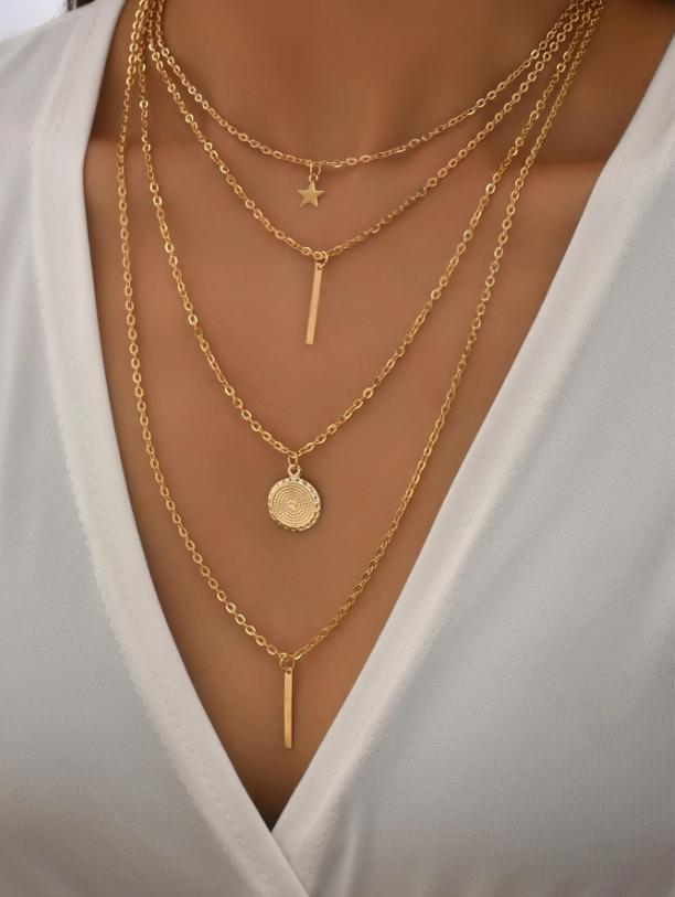 Disc & Star Charm Layered Necklace – Gold Minimalist Pendant for Everyday Chic & Trendy Outfits