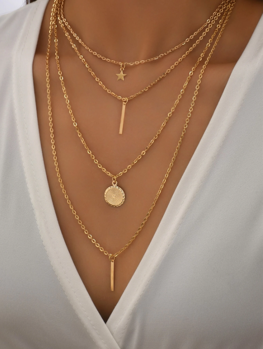 Disc & Star Charm Layered Necklace – Gold Minimalist Pendant for Everyday Chic & Trendy Outfits