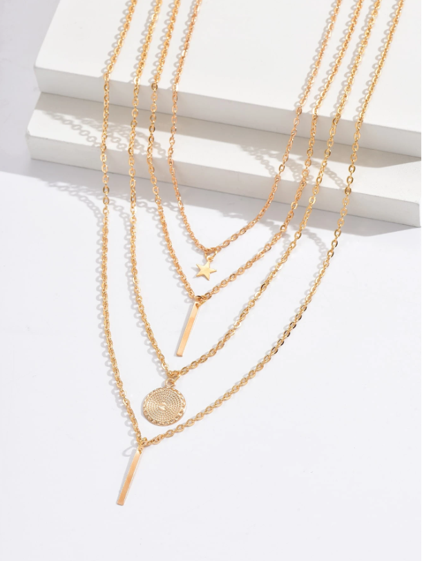 Disc & Star Charm Layered Necklace – Gold Minimalist Pendant for Everyday Chic & Trendy Outfits