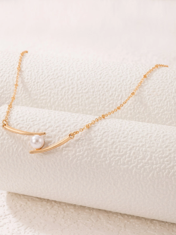 Minimalist Faux Pearl Pendant Necklace – Elegant Gold-Tone Daily Wear Chain for Women