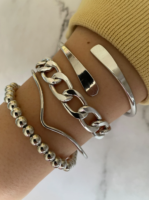 4pcs Asymmetrical Chain Beaded Gold Bracelet Set | Layered Old Money Style Wrist Accessory