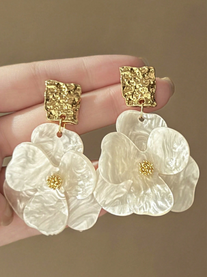Metal & Acrylic Flower Stud Earrings for Women – Retro Elegant High-End Floral Jewelry, Vintage Fashion Statement
