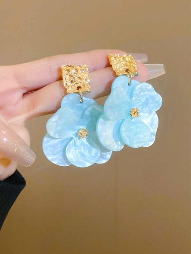 Metal & Acrylic Flower Stud Earrings for Women – Retro Elegant High-End Floral Jewelry, Vintage Fashion Statement