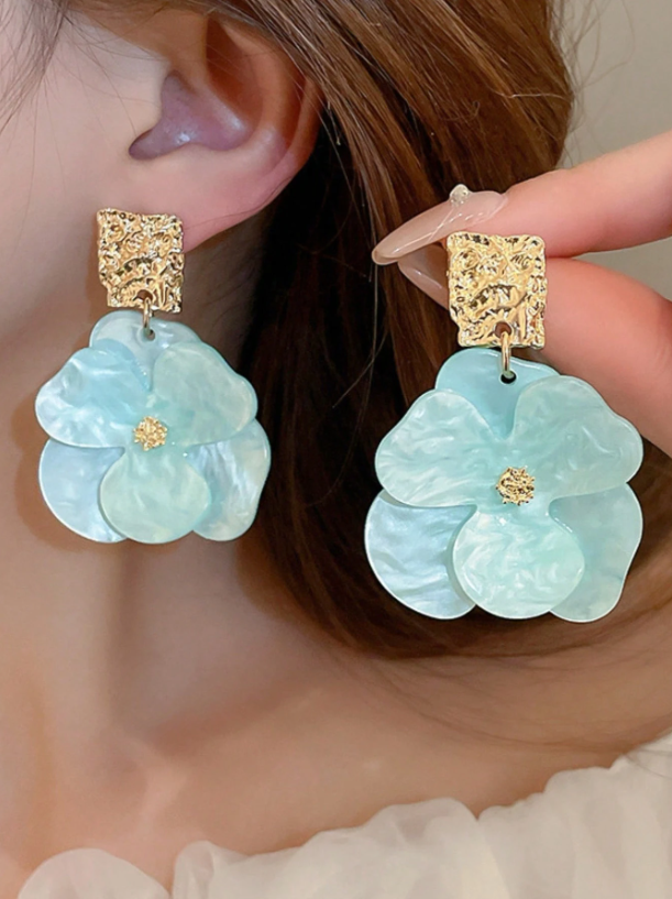 Metal & Acrylic Flower Stud Earrings for Women – Retro Elegant High-End Floral Jewelry, Vintage Fashion Statement