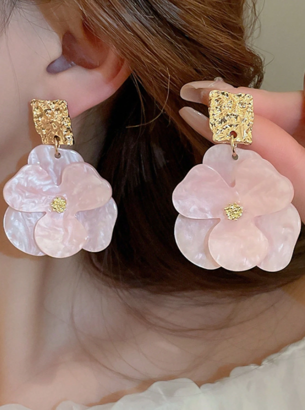 Metal & Acrylic Flower Stud Earrings for Women – Retro Elegant High-End Floral Jewelry, Vintage Fashion Statement