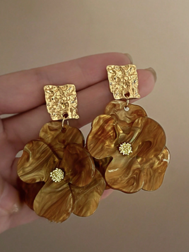Metal & Acrylic Flower Stud Earrings for Women – Retro Elegant High-End Floral Jewelry, Vintage Fashion Statement