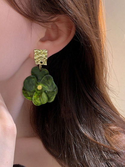 Metal & Acrylic Flower Stud Earrings for Women – Retro Elegant High-End Floral Jewelry, Vintage Fashion Statement