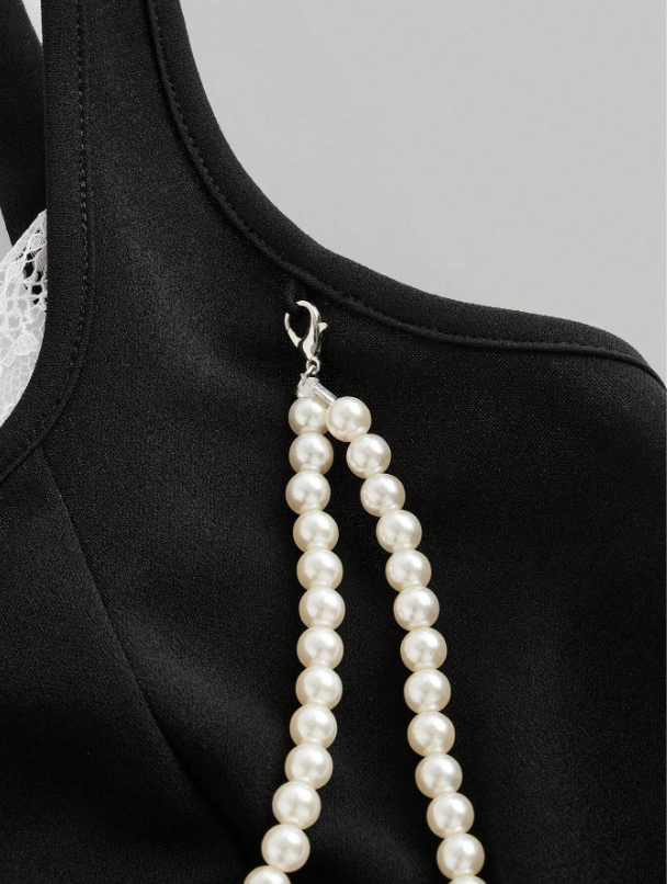 Retro Velvet Tank Top with Detachable Lace Collar & Bow – Elegant Party Camisole for Night Out or New Year Looks