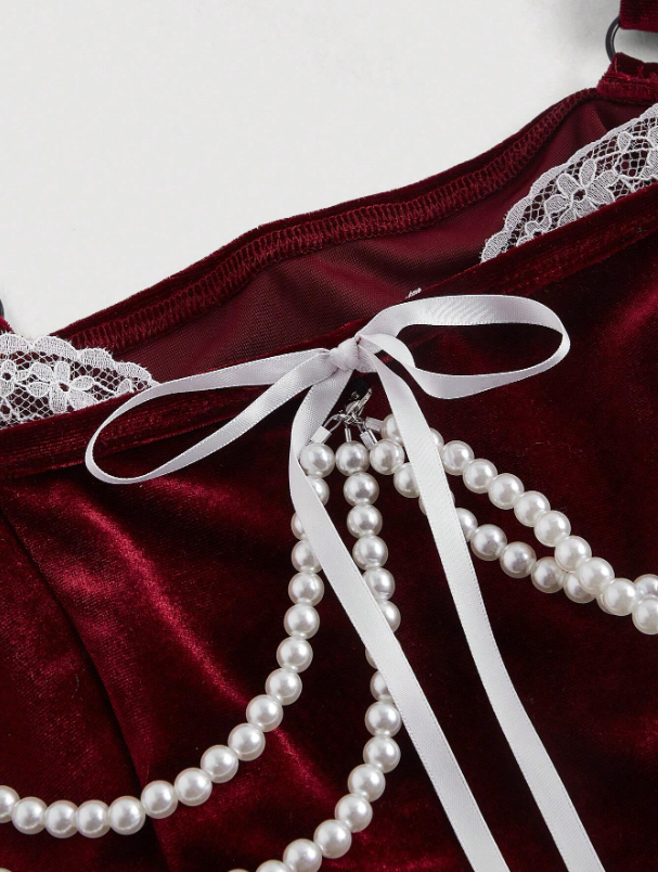 Retro Velvet Tank Top with Detachable Lace Collar & Bow – Elegant Party Camisole for Night Out or New Year Looks