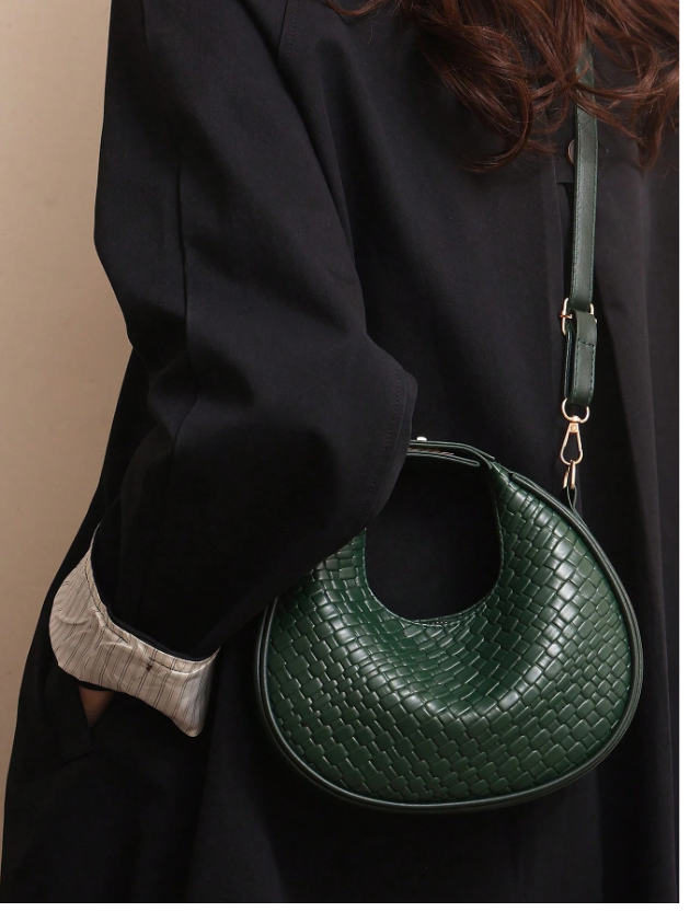 Crocodile Pattern Crescent Shoulder Bag – Minimalist PU Leather Hobo with Zipper | Elegant Small Bag for Daily Outfits