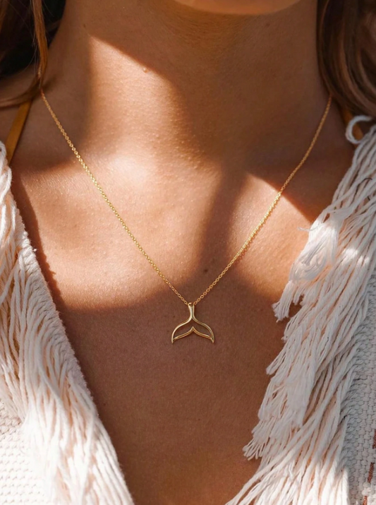 Minimalist Fish Tail Charm Necklace for Women – Elegant Zinc Alloy Pendant for Daily & Casual Looks