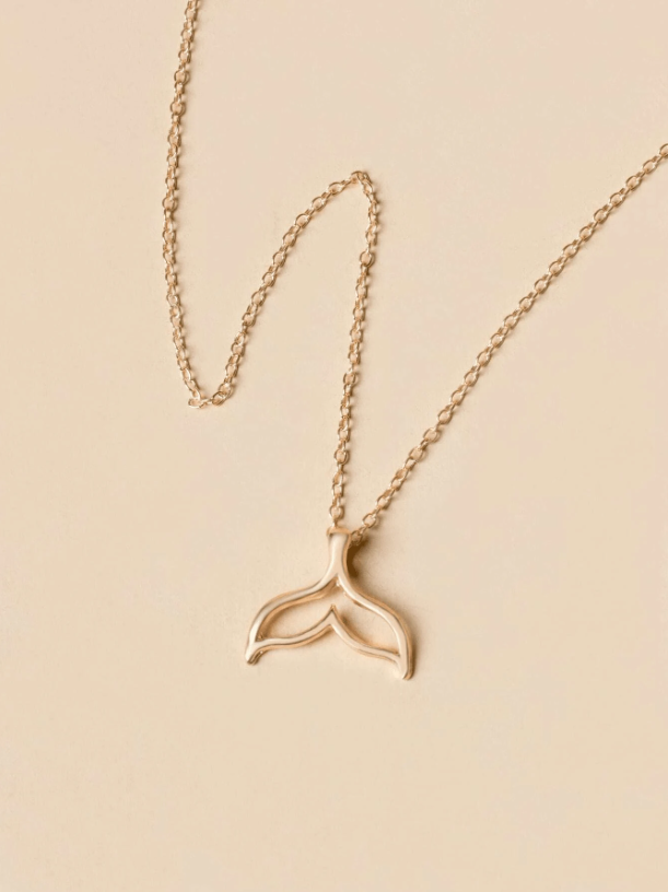 Minimalist Fish Tail Charm Necklace for Women – Elegant Zinc Alloy Pendant for Daily & Casual Looks