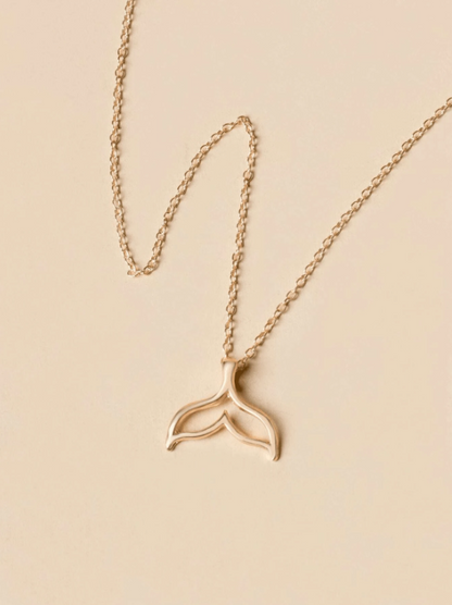 Minimalist Fish Tail Charm Necklace for Women – Elegant Zinc Alloy Pendant for Daily & Casual Looks