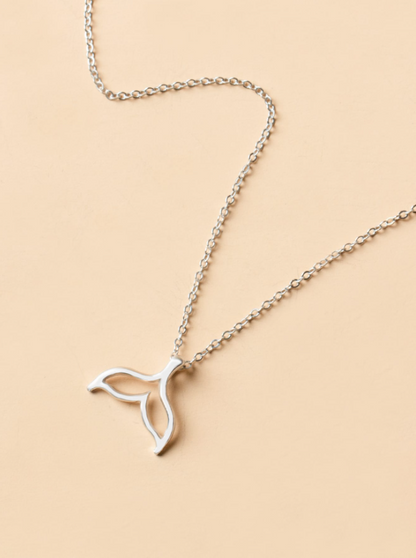 Minimalist Fish Tail Charm Necklace for Women – Elegant Zinc Alloy Pendant for Daily & Casual Looks